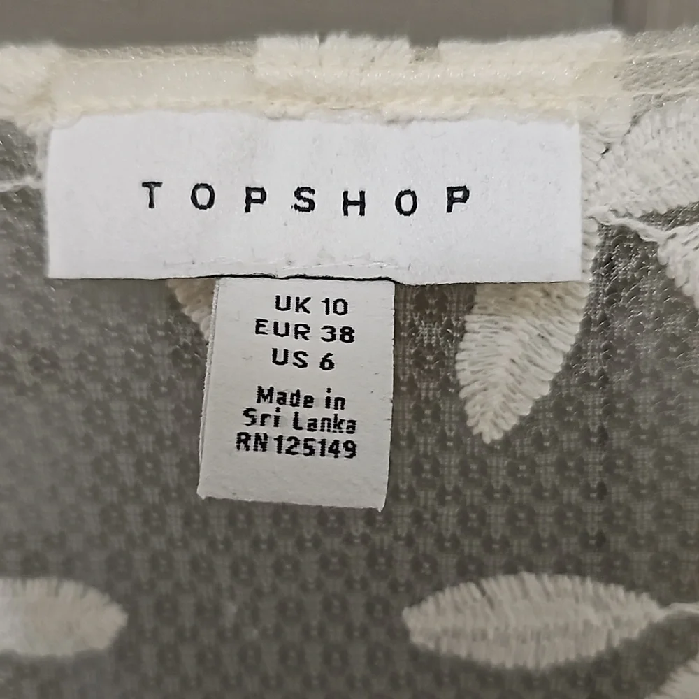 Lace Cream Top - Picture 2 of 4